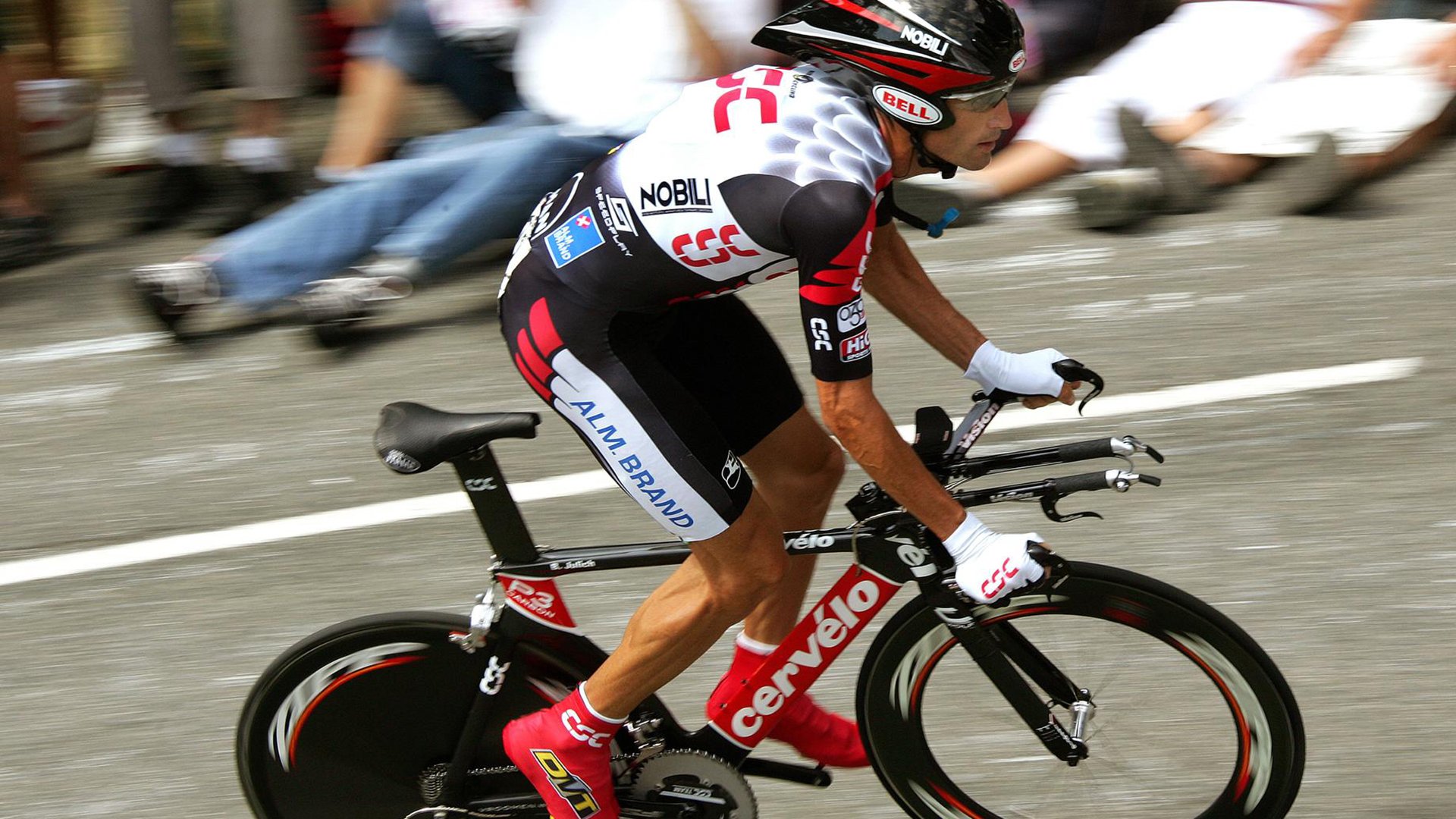 曼联士气高涨，主场大胜让冠军争夺更加激烈